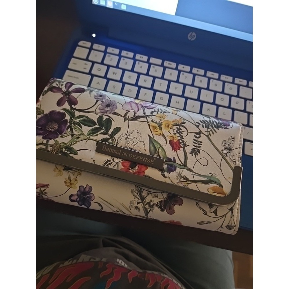 Damsel In Defense Floral Folding Wallet w/ Zipper, Card Slots & ID Window